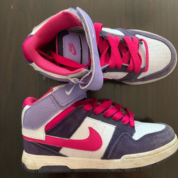 Girls’ Nike Sneakers - Picture 2 of 2